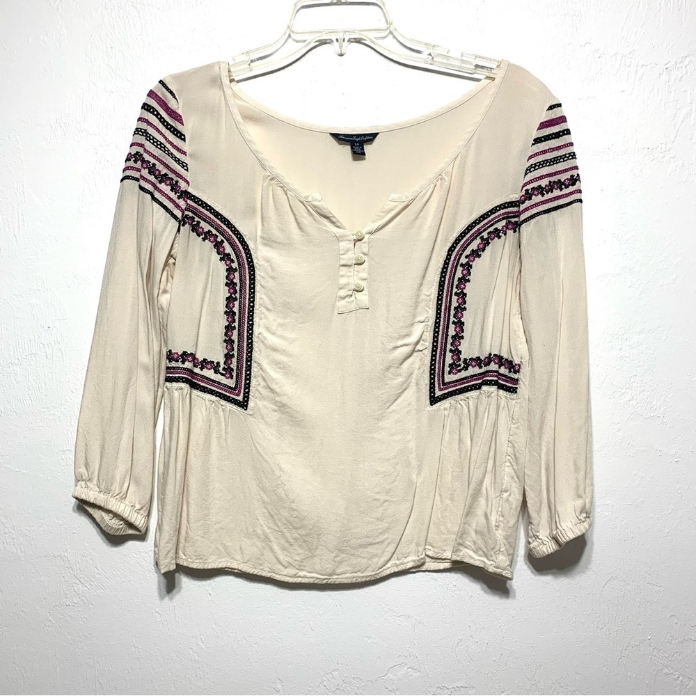 American Eagle Cream Flowy Embroidered Button V-Neck Blouse size Small